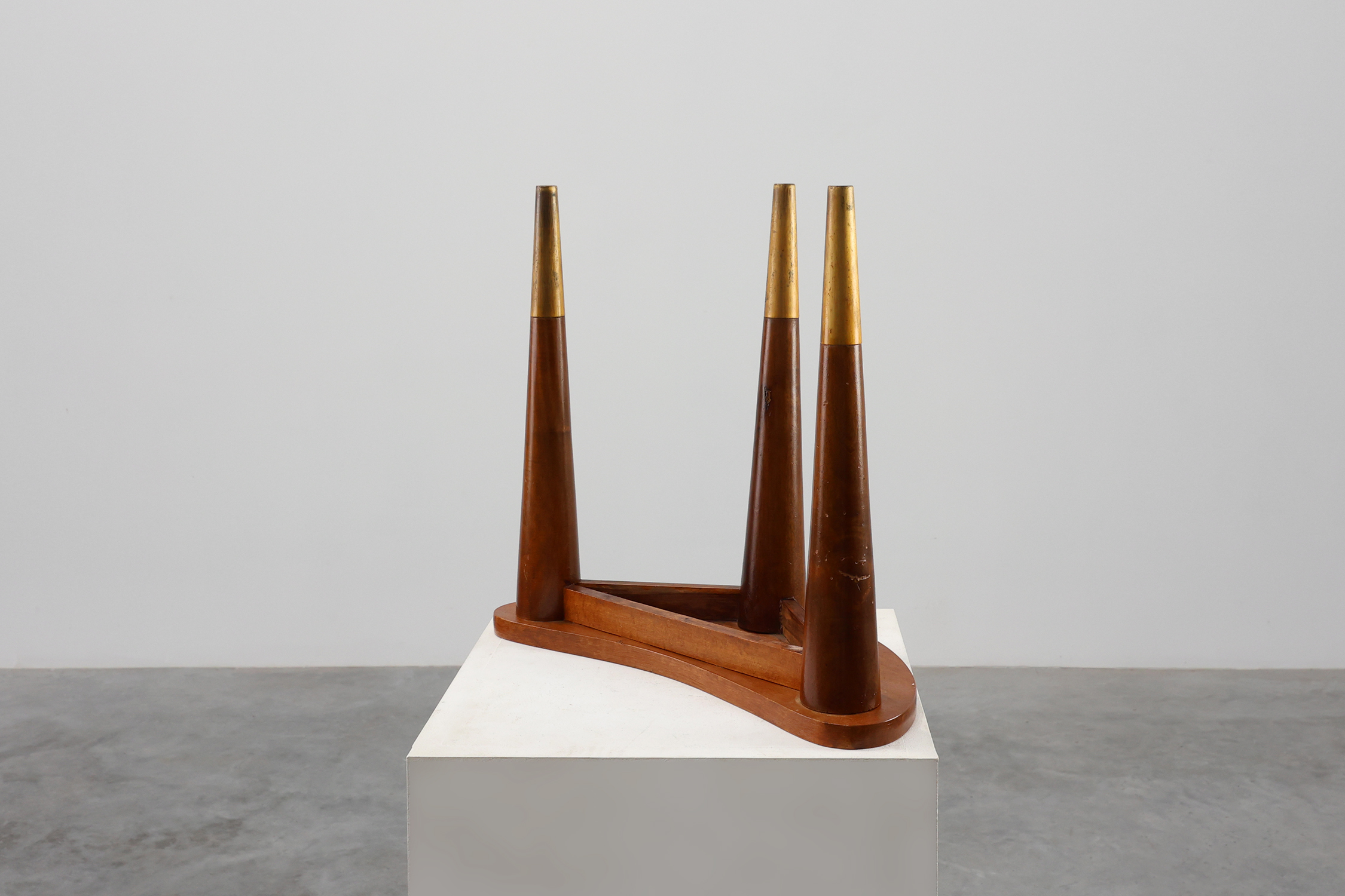 Small table in wood and brass stamped “Italia” in the manner of Gio Ponti, Italy 1950sthumbnail